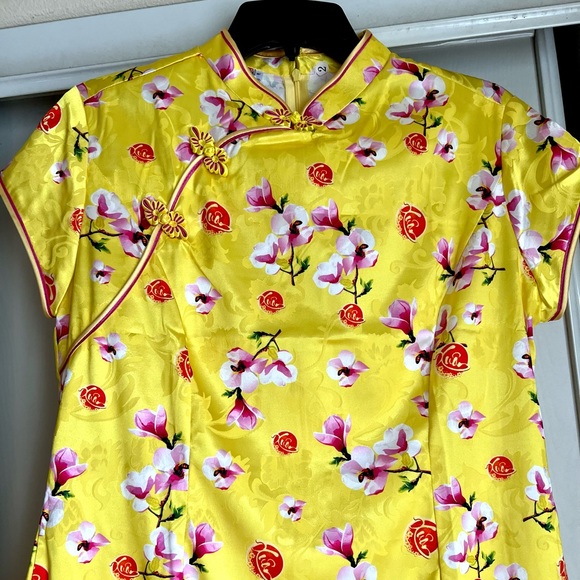 Sexy vibrant yellow Chinese dress - Picture 6 of 9